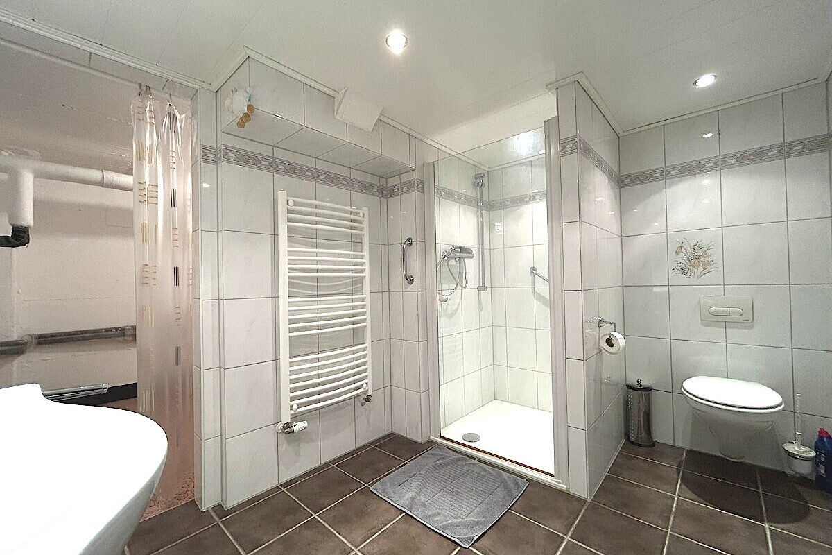 Haus Kauf 24536 Neumünster (Einfeld) mit WC und Handtuchheizkörper