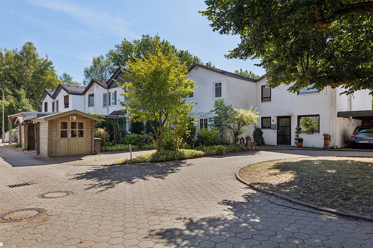 Haus Kauf 25451 Quickborn , Kreis Pinneberg Straßenansicht auf den Reihenhauszug