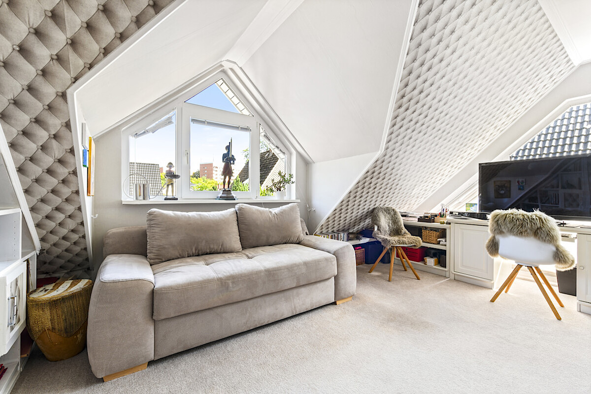 Haus Kauf 22926 Ahrensburg Kinderzimmer mit Ankleidebereich